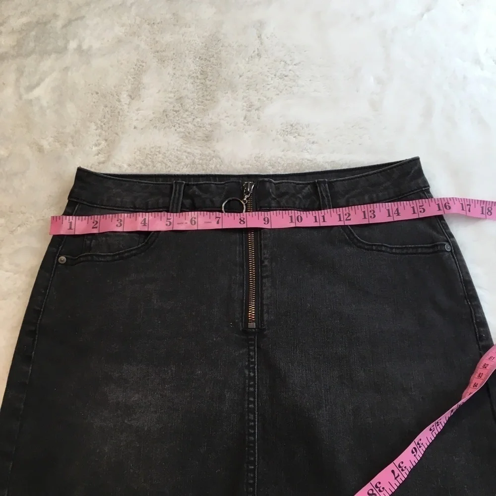 Ivy + Main black skirt size 7
